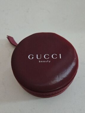New Limited Edition Gucci Beauty Round Burgundy Trvl Pouch & Cushion Powder Case
